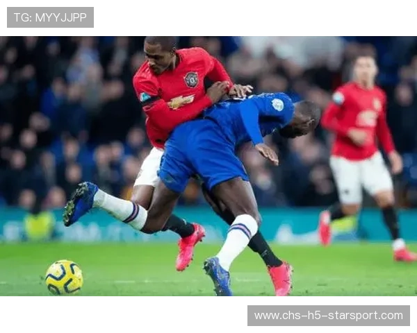 山东泰山祖马角球攻门威胁大，头槌击中横梁弹出